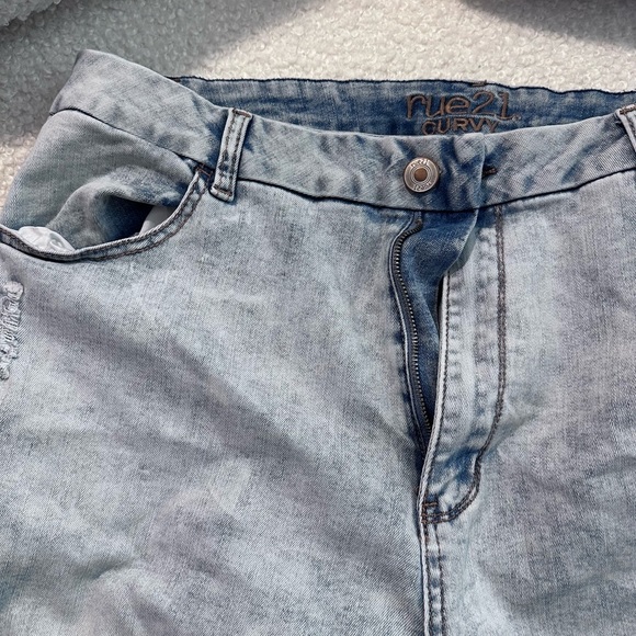 Plus Size 22 Rue21 Light Blue Distressed Mom Jeans - Picture 2 of 6